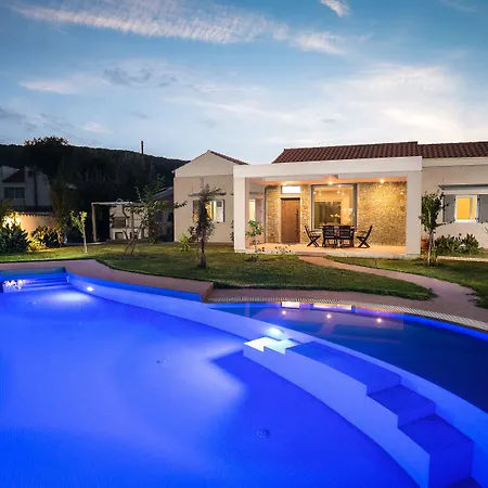 Three Stars Luxury Villa Moraitika