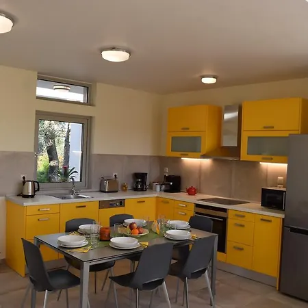 Three Stars Luxury *