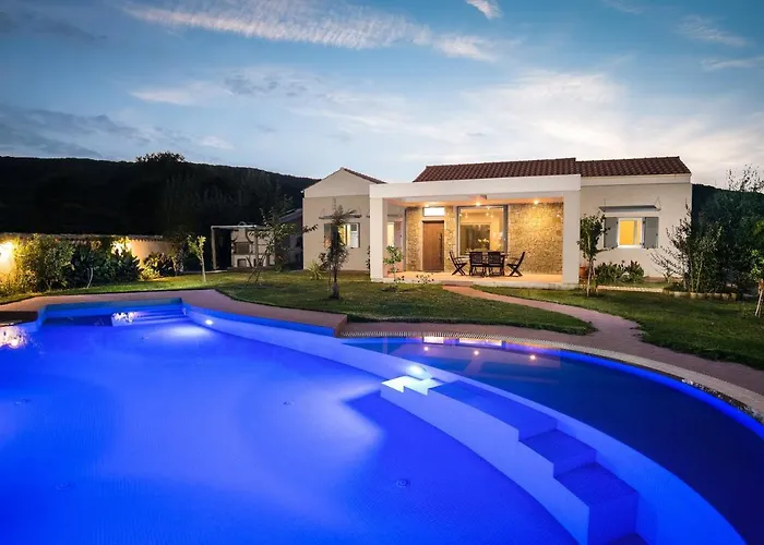 Three Stars Luxury Villa Moraitika