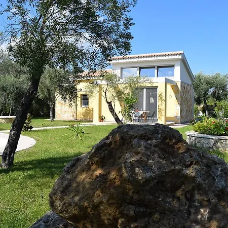 Three Stars Luxury Μωραΐτικα