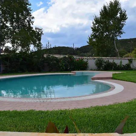 Three Stars Luxury Μωραΐτικα