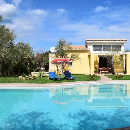 Three Stars Luxury Μωραΐτικα