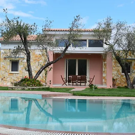 Three Stars Luxury Μωραΐτικα